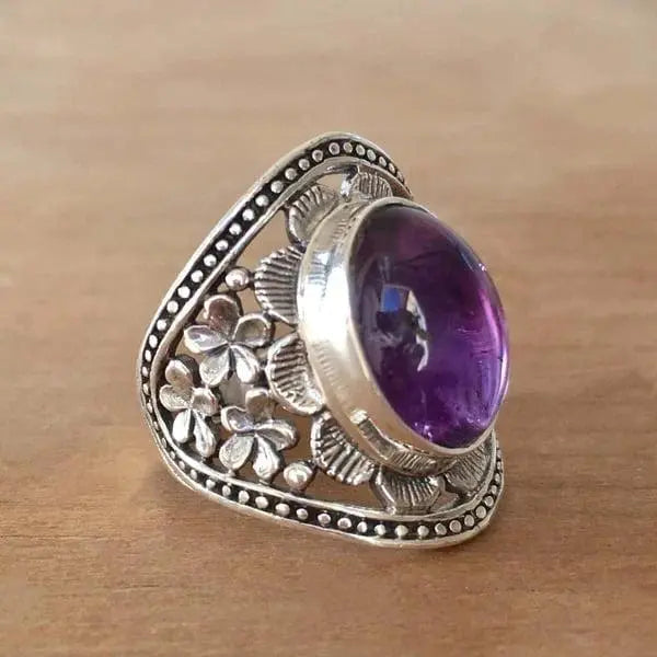 Blumenring mit violettem Edelstein